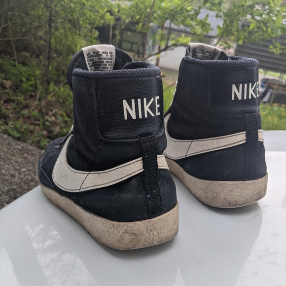 Nike suede high tops with elastic laces -- women's -- 9.5 US | UK 7 | EUR 41 - Picture 5 of 10